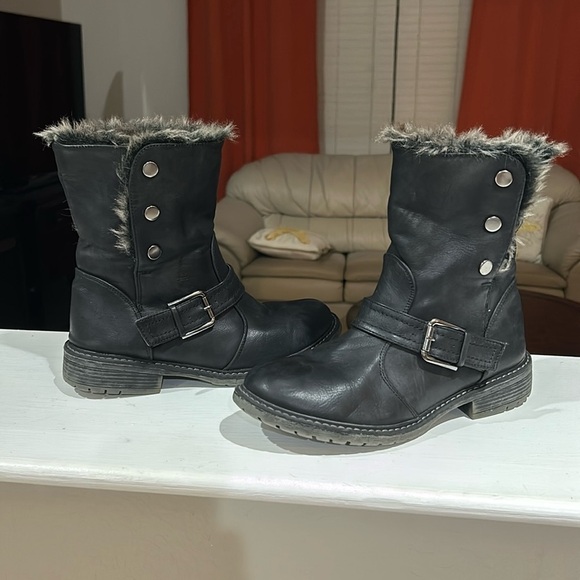 Patrizia by Spring Step Black Faux Fur Lined Leather Buckle Boots EUR Size 38 - Picture 1 of 11
